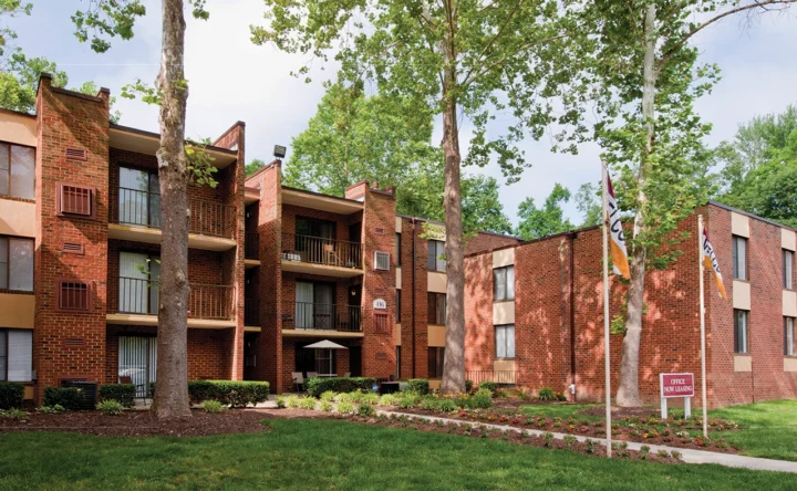 Parkway Apartments (Williamsburg, VA)
