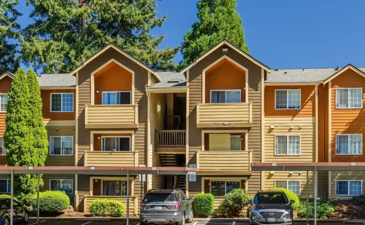 Garden-style apartment community features 200 homes in Vancouver, Washington.