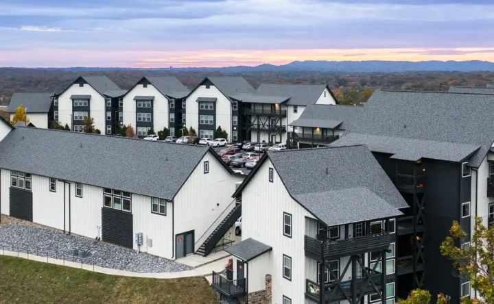 Rivertop Apartments (Nashville, TN)