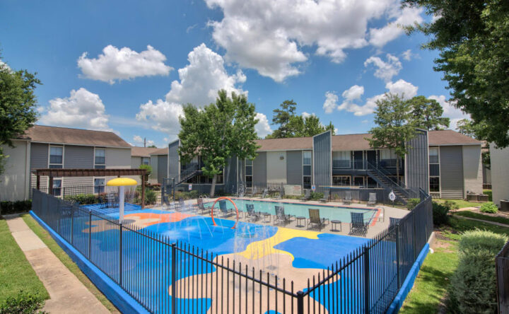 Hamilton Zanze Sells Northwest Houston Area Multifamily Community