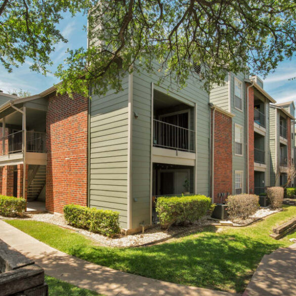 Hamilton Zanze Sells Bradford Pointe in Austin, Texas