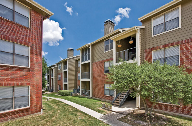 Hamilton Zanze Sells Fountains at Steeplechase in Texas